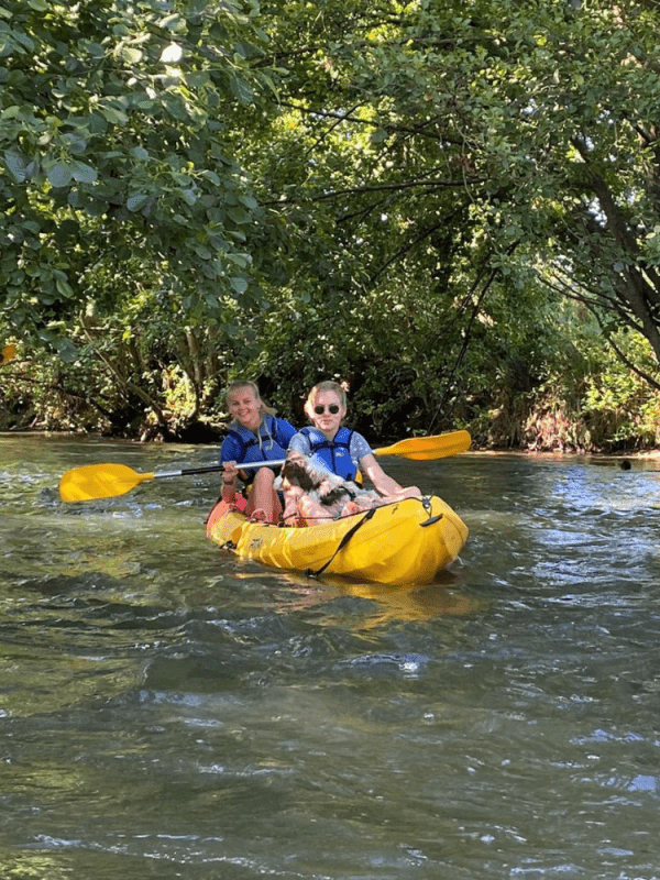 Descente de rivière en kayak en famille